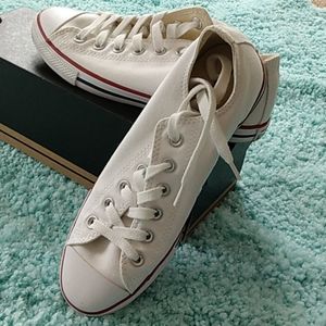 Brand NEW Converse Sneakers